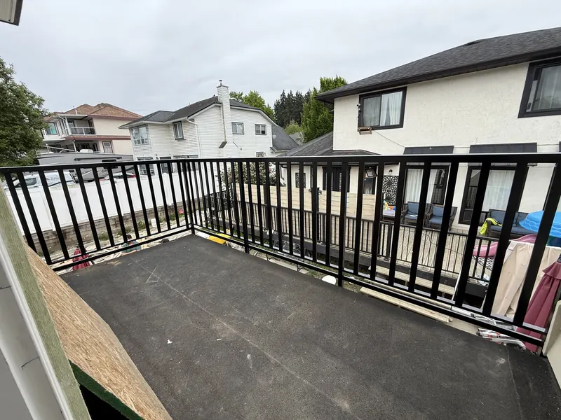 Wide-picket railing around a flat roof balcony